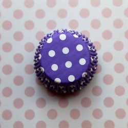 caissettes violettes à pois blancs